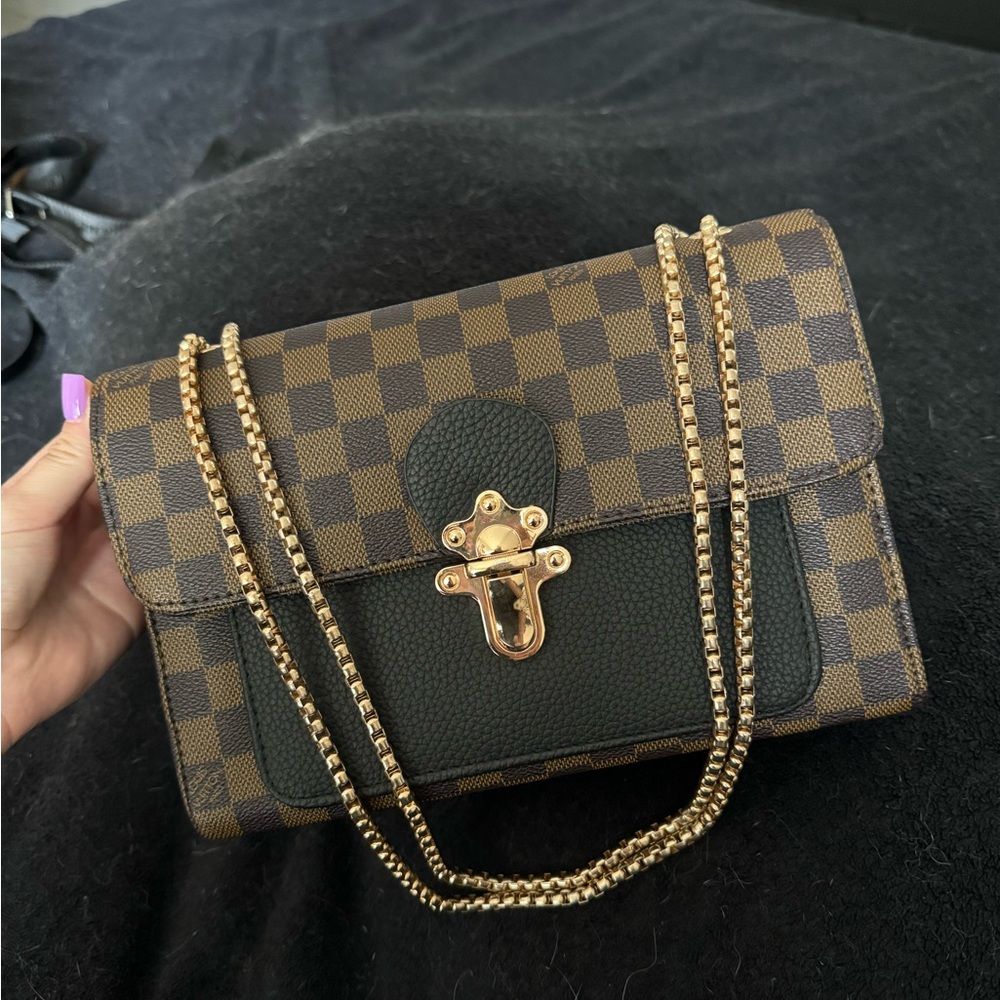 Cute checkered fashion bag with gold handles